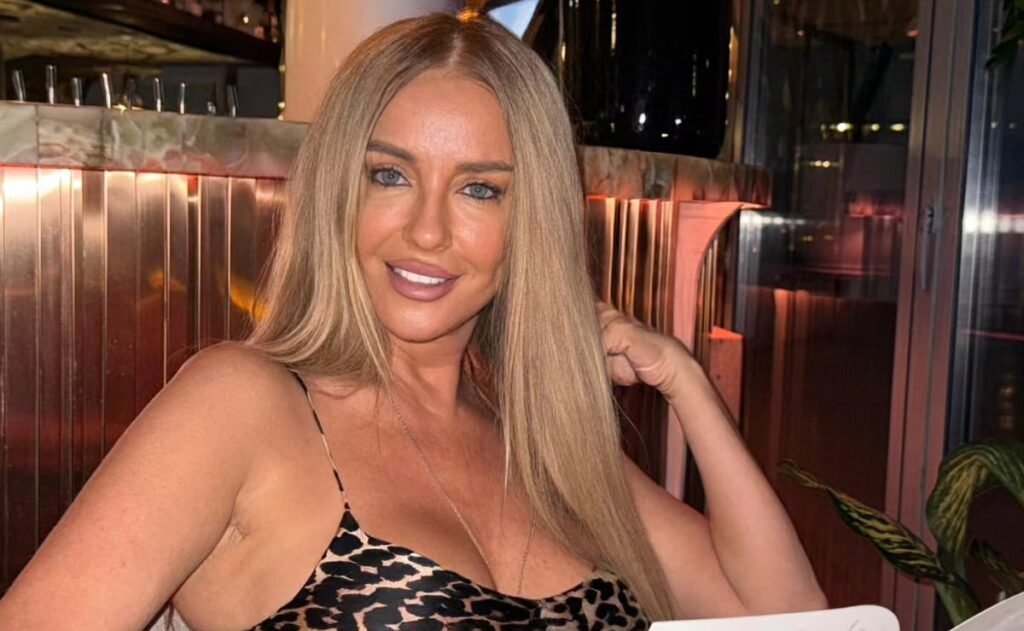 Imagini cu Tania Budi în costum de baie la 57 de ani. Și-a arătat abdomenul pe litoralul românesc