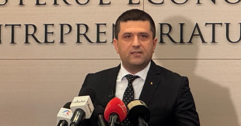 În interiorul Fabricii de Pulberi din Făgăraș există o groapă de gunoi care se aprinde frecvent