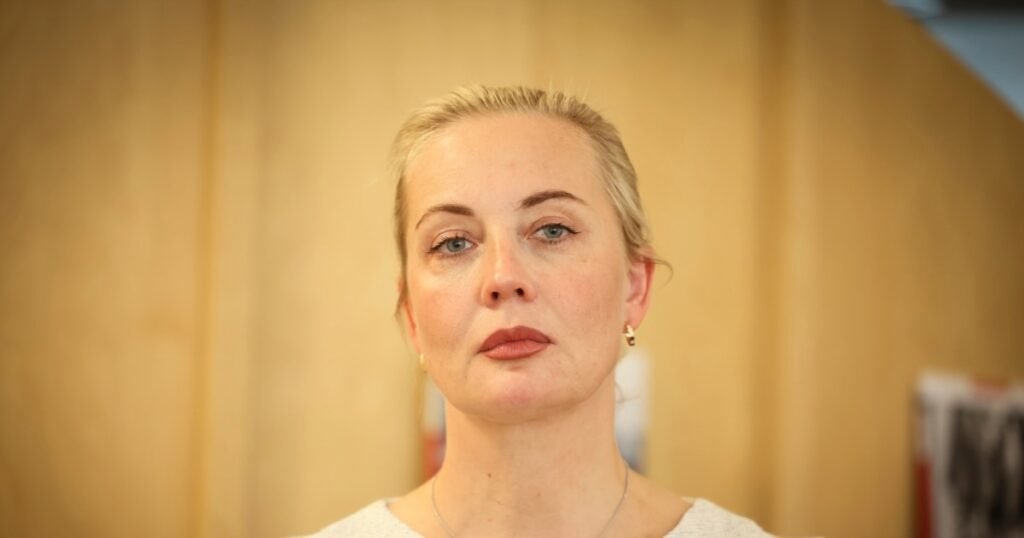 Iulia Navalnaia, soția disidentului rus Alexei Navalnîi, spune că acesta a murit otrăvit Iulia Navalnaia, soția disidentului rus Alexei Navalnîi, spune că acesta a murit otrăvit