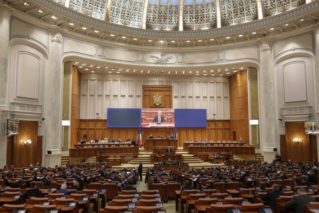 LIVE Guvernul își asumă răspunderea pe cinci proiecte din pachetul II. Va fi reintrodus impozitul pe cifra de afaceri pentru multinaționale
