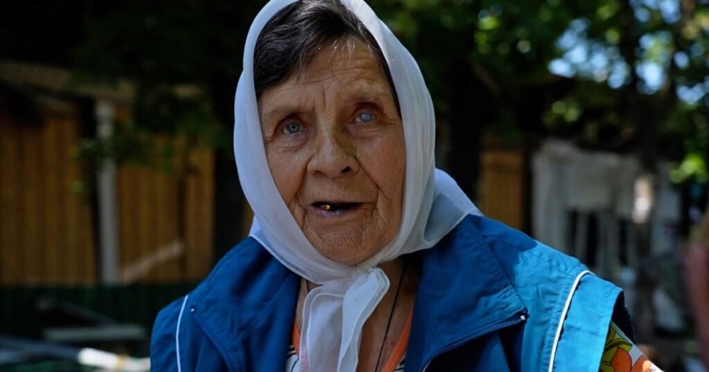 Locuitorii din Kosteantînivka, atacați fără încetare de forțele rusești, rezistă în oraș