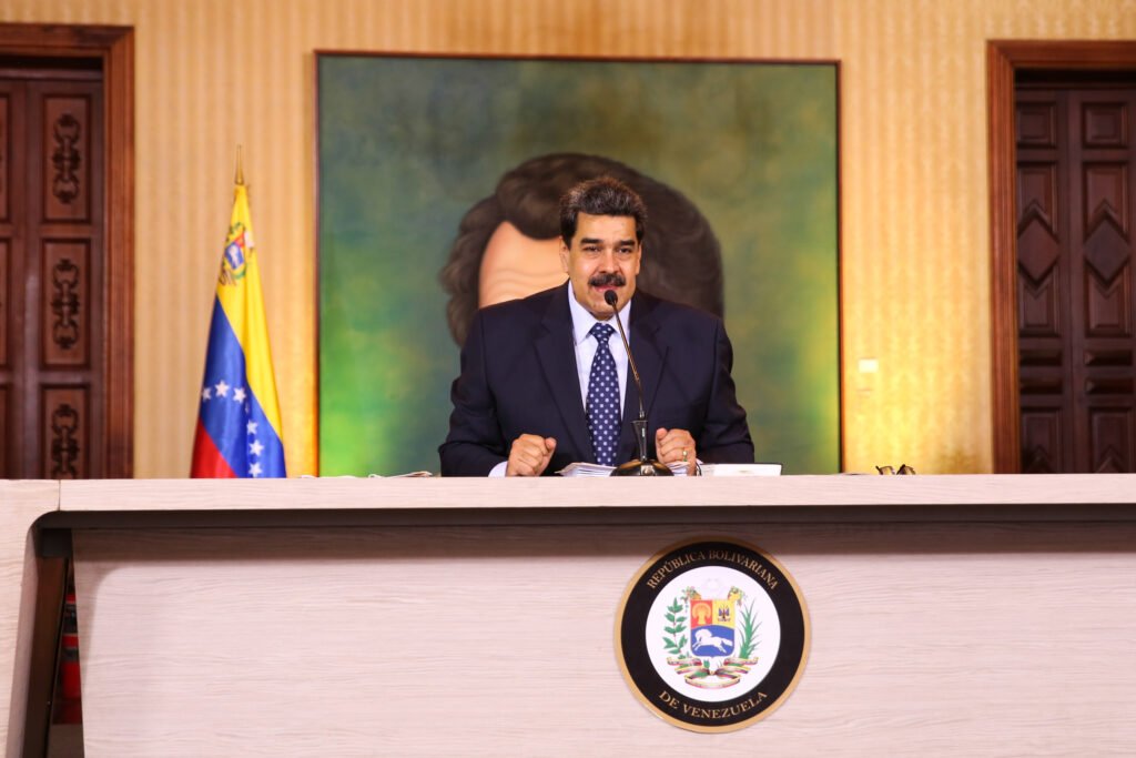Maduro amenință cu o „republică înarmată” dacă SUA atacă Venezuela