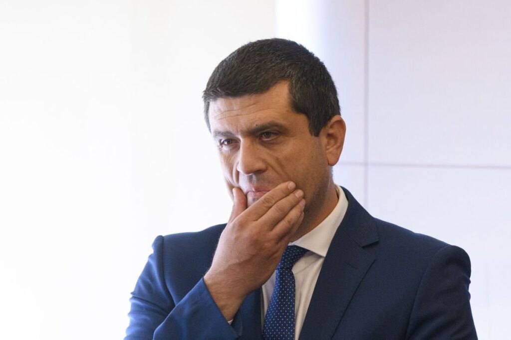 Ministrul Economiei spune că nu s-a discutat despre plafonarea prețurilor în coaliție Ministrul Economiei o contrazice pe purtătoarea de cuvânt a Guvernului și spune că nu s-a discutat despre plafonarea prețurilor în coaliție