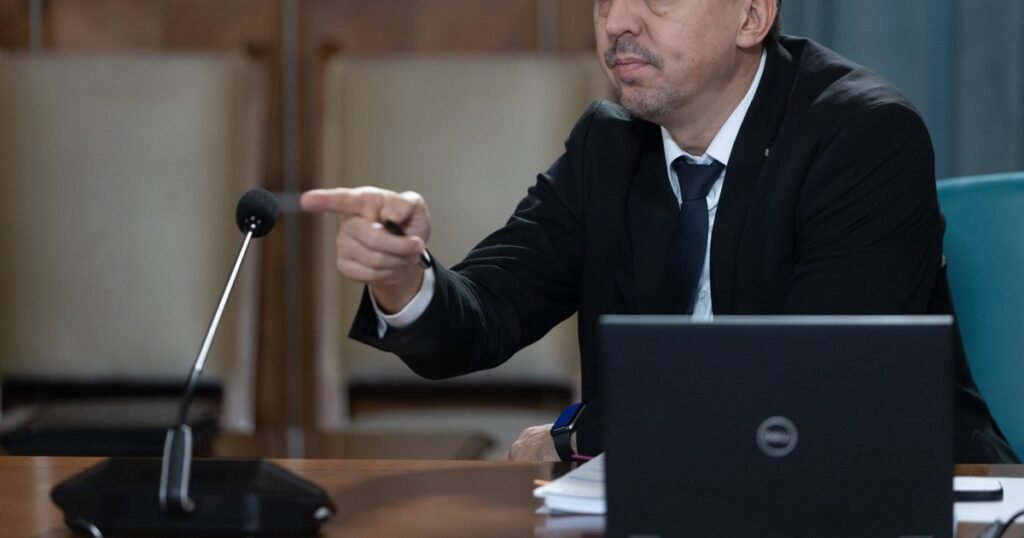 Ministrul Educației dă asigurări părinților și elevilor: anul școlar 2025–2026 începe pe 8 septembrie, în ciuda protestelor anunțate Ministrul Educației dă asigurări părinților și elevilor: anul școlar 2025–2026 începe pe 8 septembrie, în ciuda protestelor anunțate