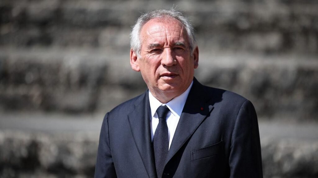 Moțiunea de cenzură cerută de Bayrou adâncește instabilitatea politică în Franța