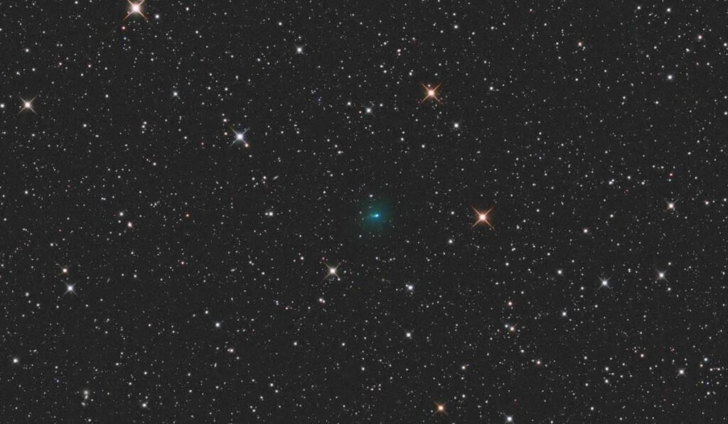 Cometa interstelară 3I/ATLAS, ]n spa'iu, ]n timp ce se deplaseaz[ spre Soare