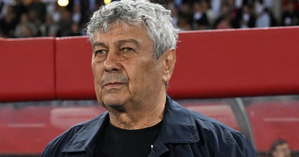 Negru de supărare, Mircea Lucescu n-a suflat o vorbă despre demisie. Selecționerul s-a luat nejustificat de arbitraj