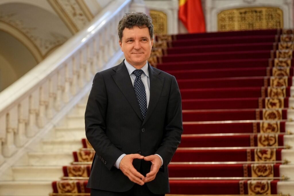 Nicușor Dan, despre numirile la SRI și SIE: „O discuție în cadru restrâns”. Partidele, dispuse să accepte propuneri venite din societate Nicușor Dan, despre numirile la SRI și SIE: „O discuție în cadru restrâns”. Partidele, dispuse să accepte propuneri venite din societate