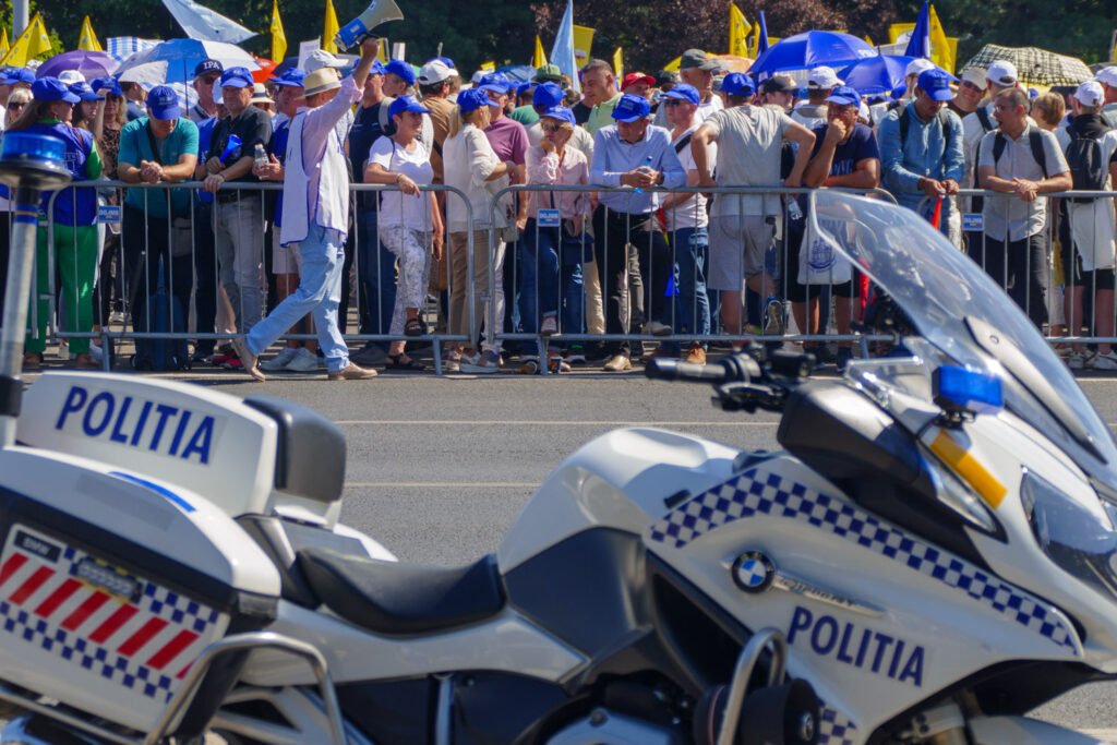 Nicușor cu Bolojan în brațe