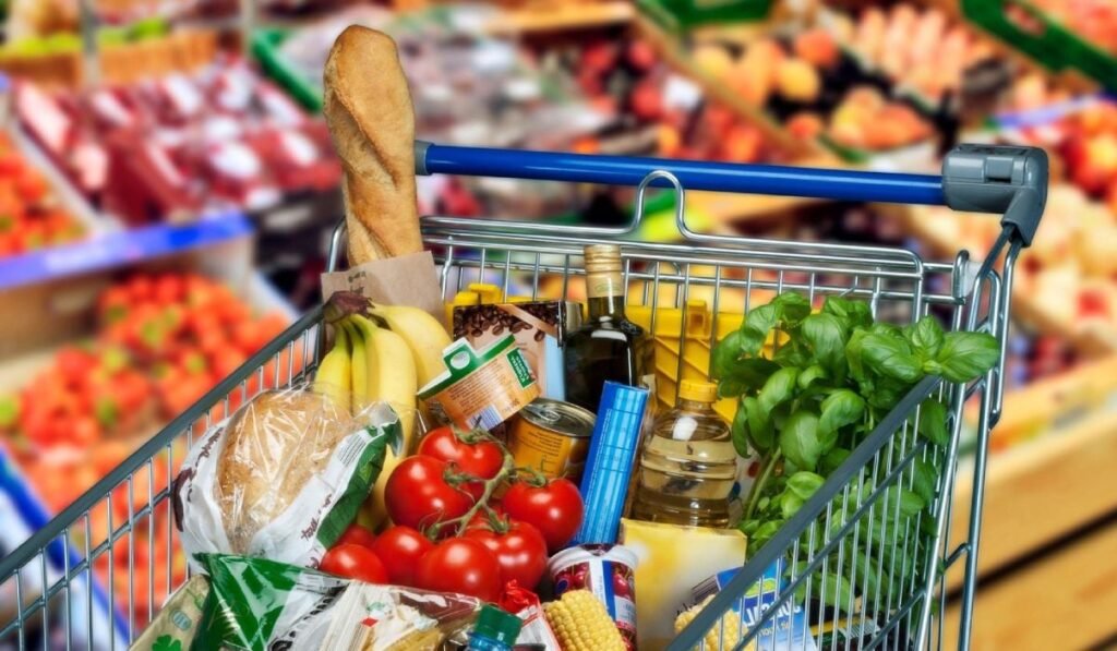 Ședință tensionată în coaliția de guvernare: PSD nu vrea eliminarea plafonării adaosului la alimentele de bază