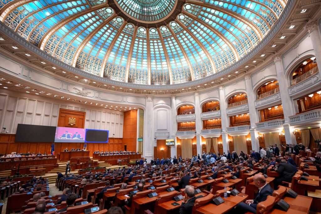 Parlamentul votează duminică cele patru moțiuni de cenzură ale AUR