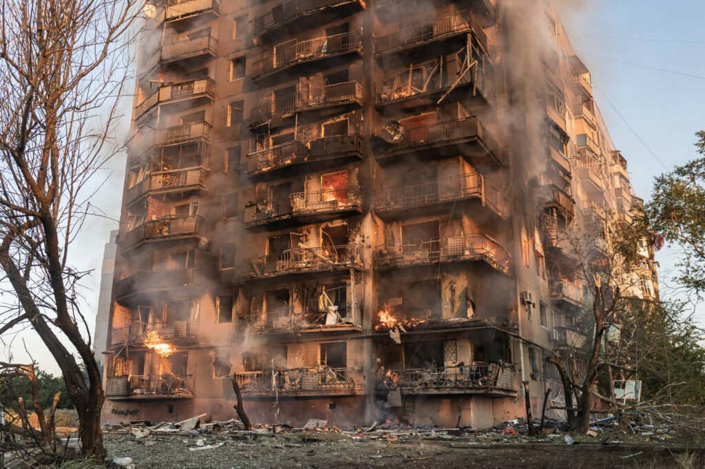 Pericolul autoritarismului care pândește din umbra intereselor