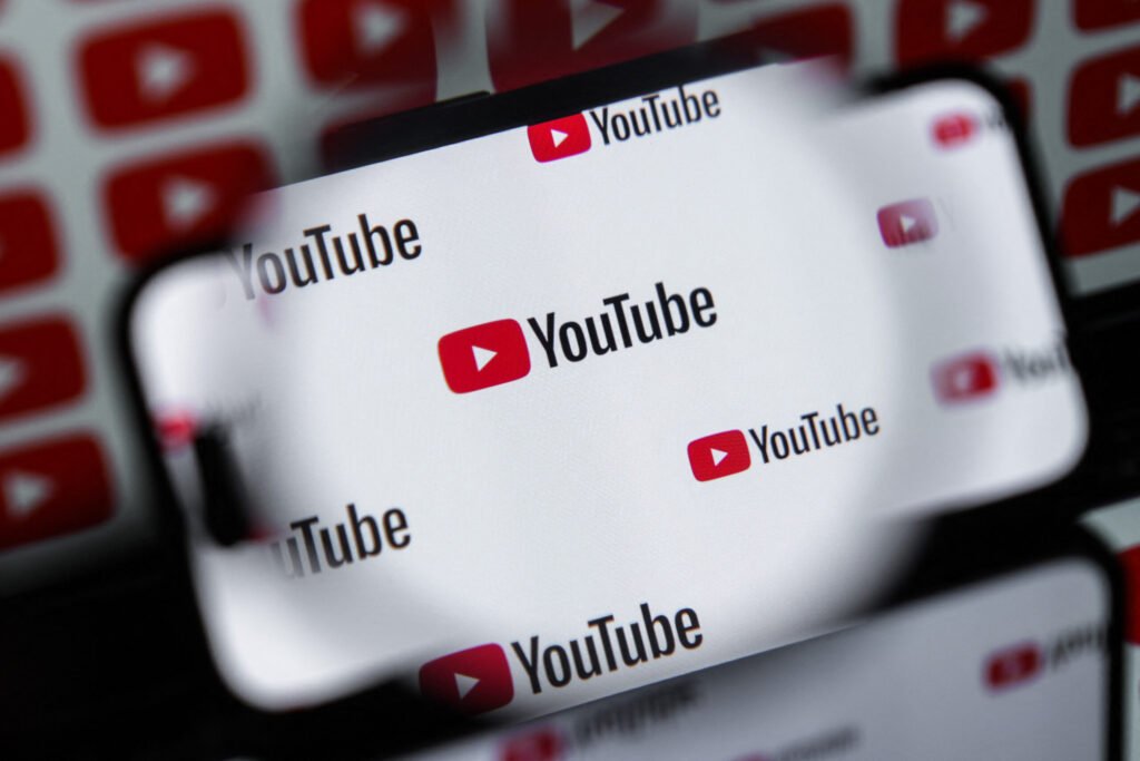 Peste 15 milioane de videoclipuri de pe YouTube, preluate fără permisiune pentru antrenarea AI