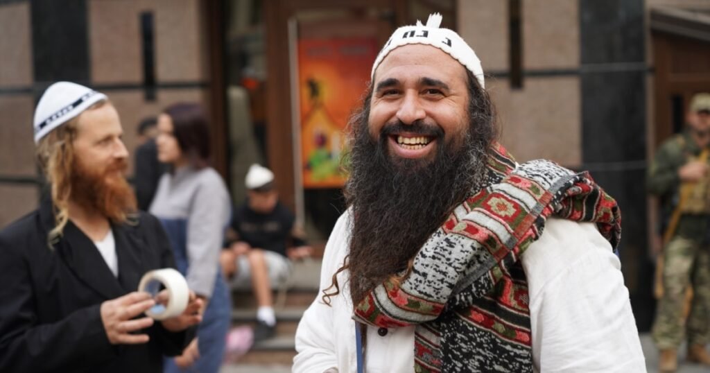 Pod aerian Tel Aviv - Iași. Pelerinii evrei care merg la Uman, în Ucraina, vor continua drumul cu autocarele