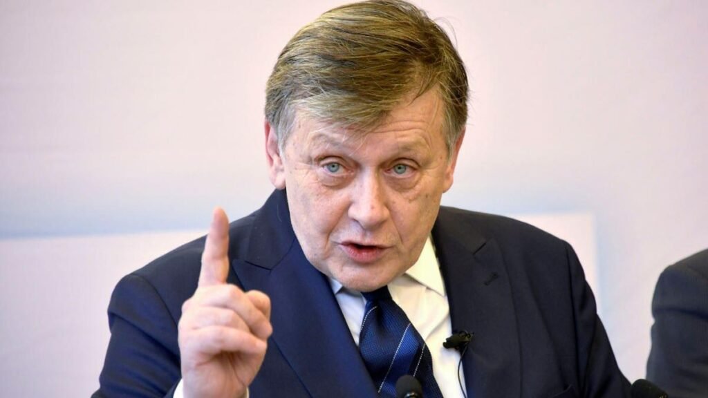 Politica internă nu se poate reduce doar la tema deficitului