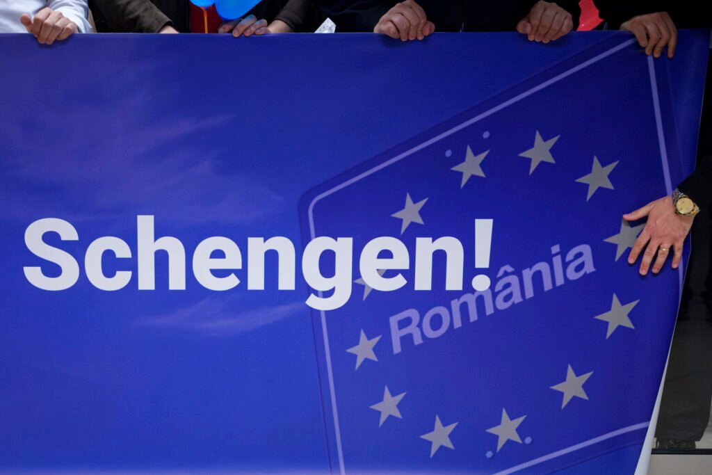 Polițiștii români au depistat peste 600 de persoane căutate prin Sistemul Informatic Schengen în ultima săptămână Polițiștii români au depistat peste 600 de persoane căutate prin Sistemul Informatic Schengen în ultima săptămână