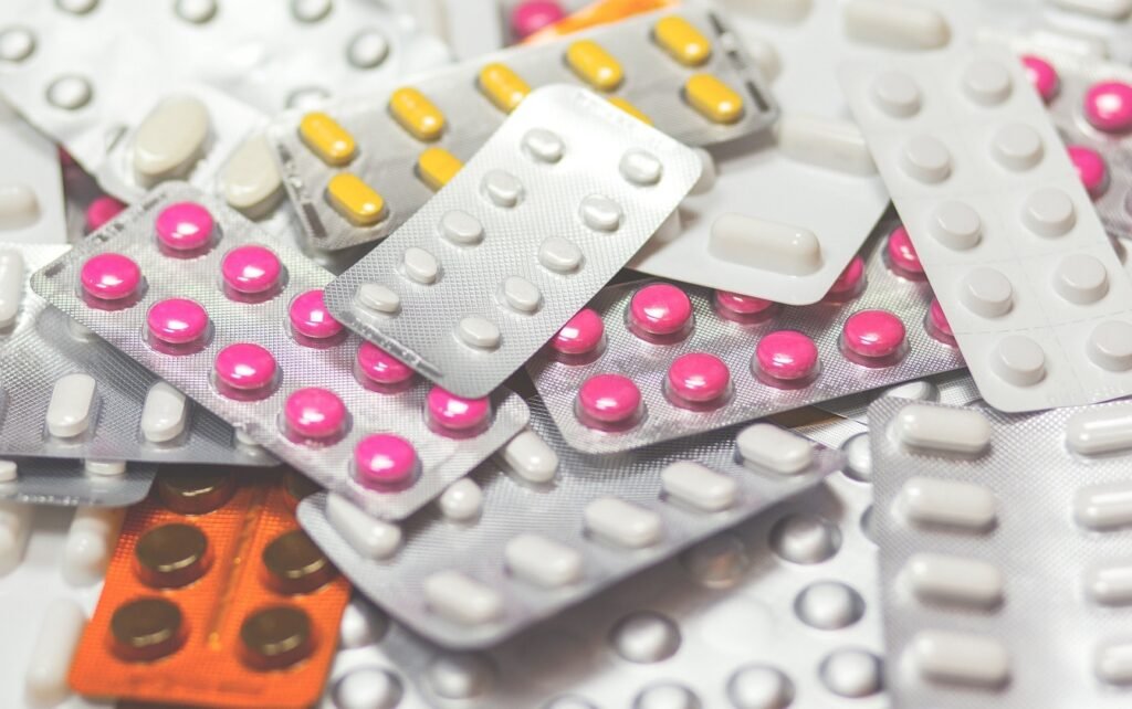 Producătorii avertizează că medicamentele generice ajung pe lista de compensare cu o întârziere de până la 2 ani