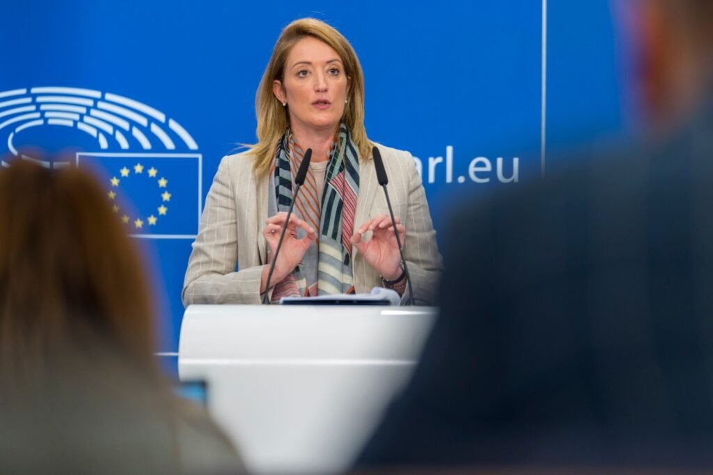Scandal în Parlamentul European după ce Roberta Metsola a refuzat un minut de reculegere pentru Charlie Kirk Scandal în Parlamentul European după ce Roberta Metsola a refuzat un minut de reculegere pentru Charlie Kirk