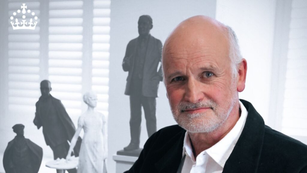 Sculptorul Martin Jennings va crea statuia pentru monumentul național dedicat reginei Elisabeta