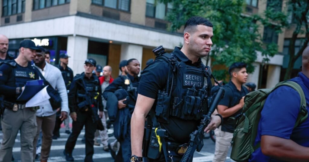 Secret Service a demontat o amenințare la adresa telecomunicațiilor din New York, care ar fi putut bloca și comunicarea pe mobil Secret Service a demontat o amenințare la adresa telecomunicațiilor din New York, care ar fi putut bloca și comunicarea pe mobil