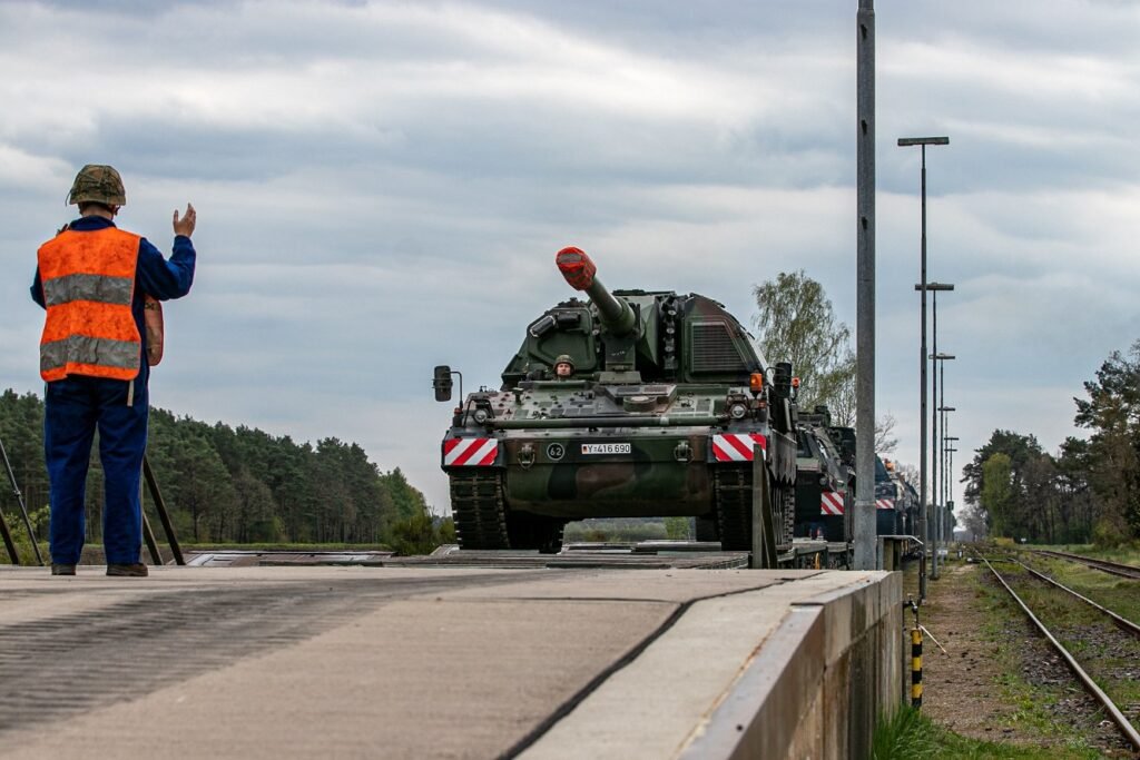 Tancuri și soldați pe străzile din România. Moșteanu: E parte dintr-un exercițiu NATO, nu motiv de panică