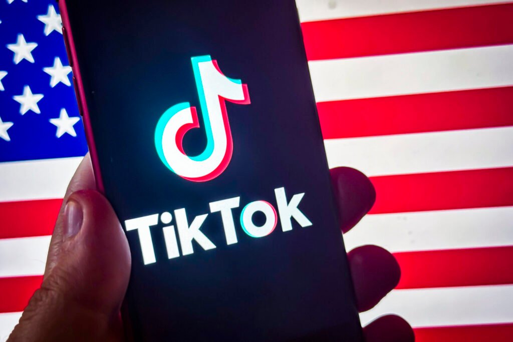 TikTok va şterge materialele grafice privind asasinarea activistului Charlie Kirk
