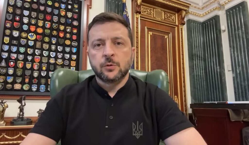 Volodimir Zelenski face declarații din biroul său
