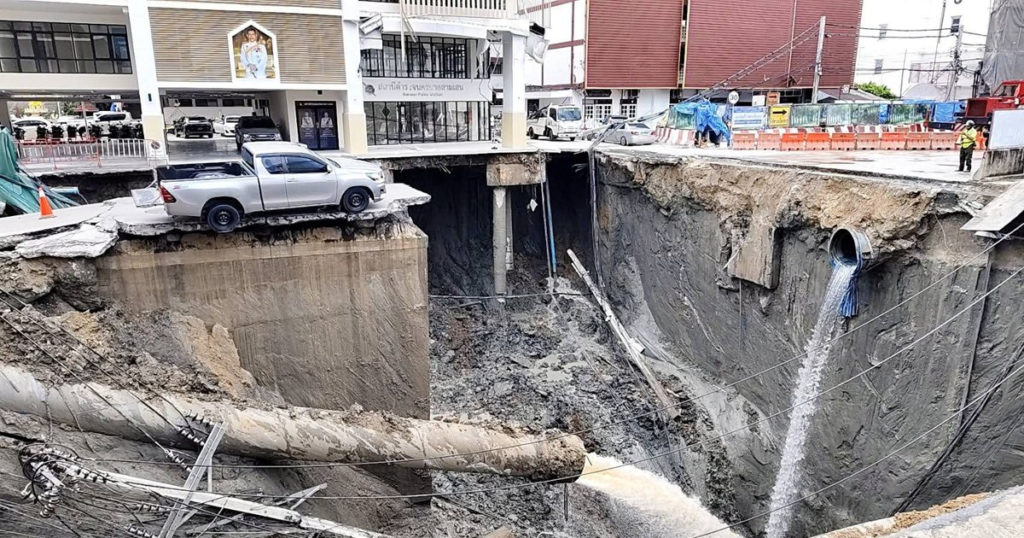 Un crater uriaș a înghițit mașini și stâlpi de electricitate în apropierea unui spital din capitala Thailandei. Momentul a fost filmat