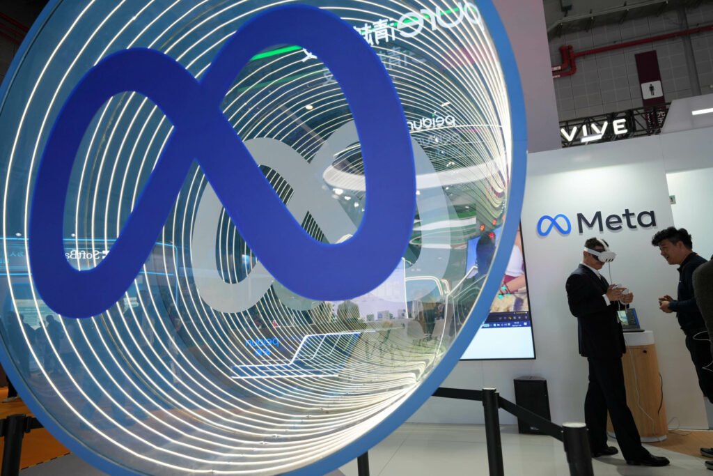 Un senator american cere Meta să interzică accesul minorilor la chatboturile AI