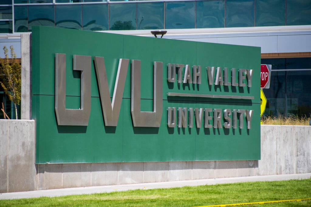 Universitatea unde Charlie Kirk a fost împușcat se confruntă cu oprobriul public