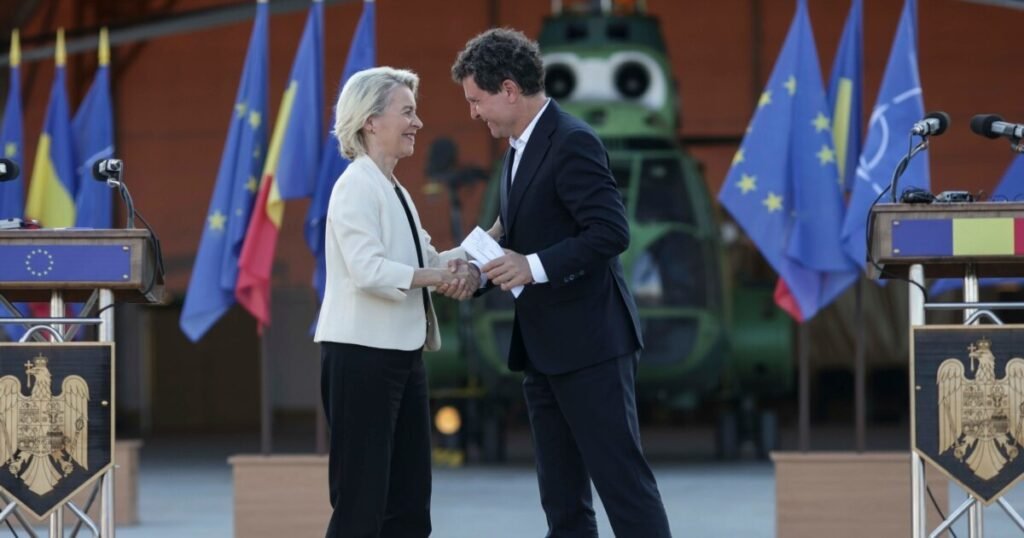 Von der Leyen promite României de 5 ori investiții în Apărare și de 10 ori în mobilitate militară. „Ne ajutați să menținem Europa sigură” Von der Leyen promite României de 5 ori investiții în Apărare și de 10 ori în mobilitate militară. „Ne ajutați să menținem Europa sigură”