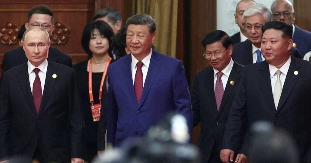 Xi Jinping, însoțit de Vladimir Putin și Kim Jong Un, transmite un mesaj de unitate împotriva Occidentului