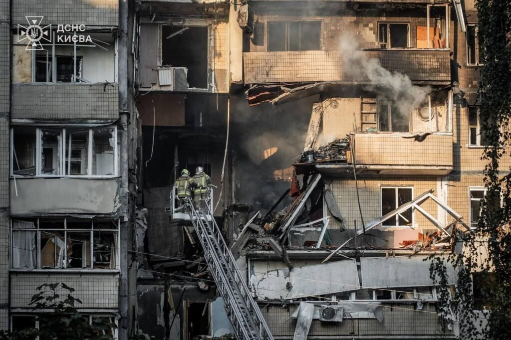 Ziua 1292 Atac rusesc „nemilos”: peste 800 de drone lansate. Incendiu la clădirea guvernului din Kiev. Ucraina recuperează teren. Rusia își modernizează rachetele și dronele