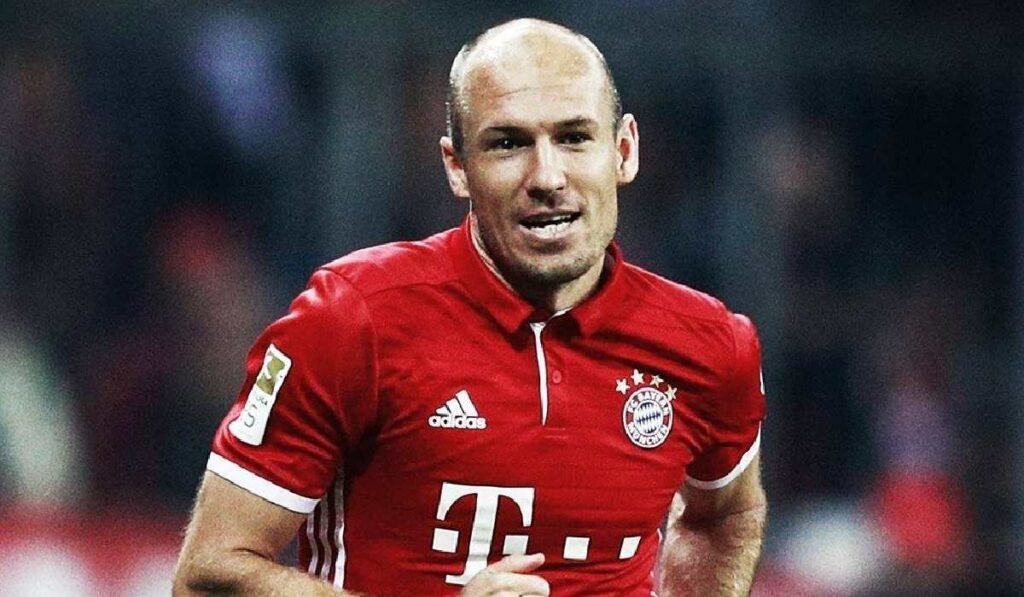 Arjen Robben îmbrăcat într-un tricou al lui Bayern Munchen