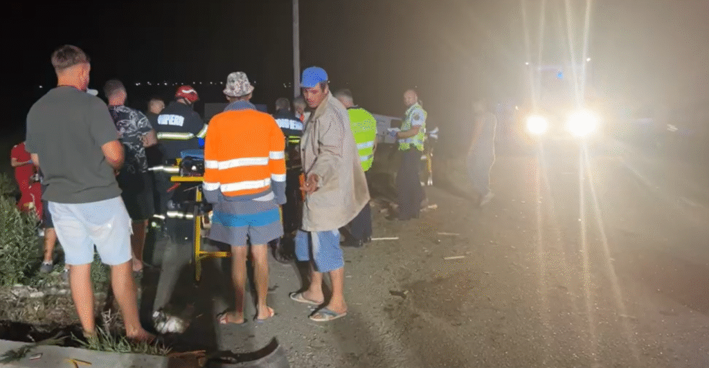 căruță lovită de autoutilitară, cinci victime, două în comă