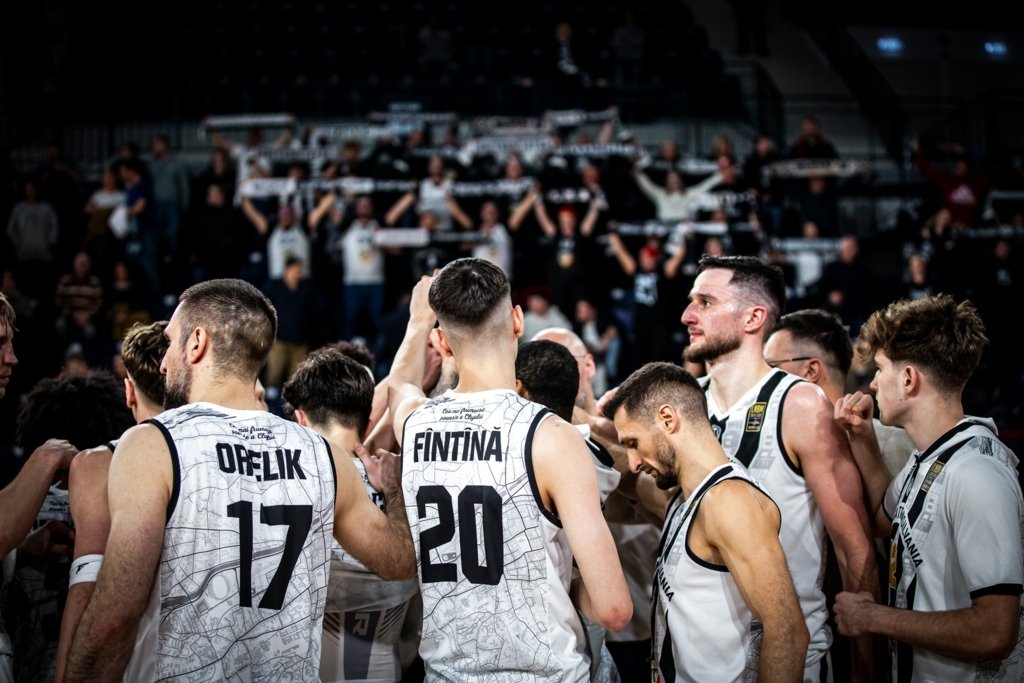 echipa care a câștigat pentru a cincea oară trofeul echipa care a câștigat pentru a cincea oară trofeul