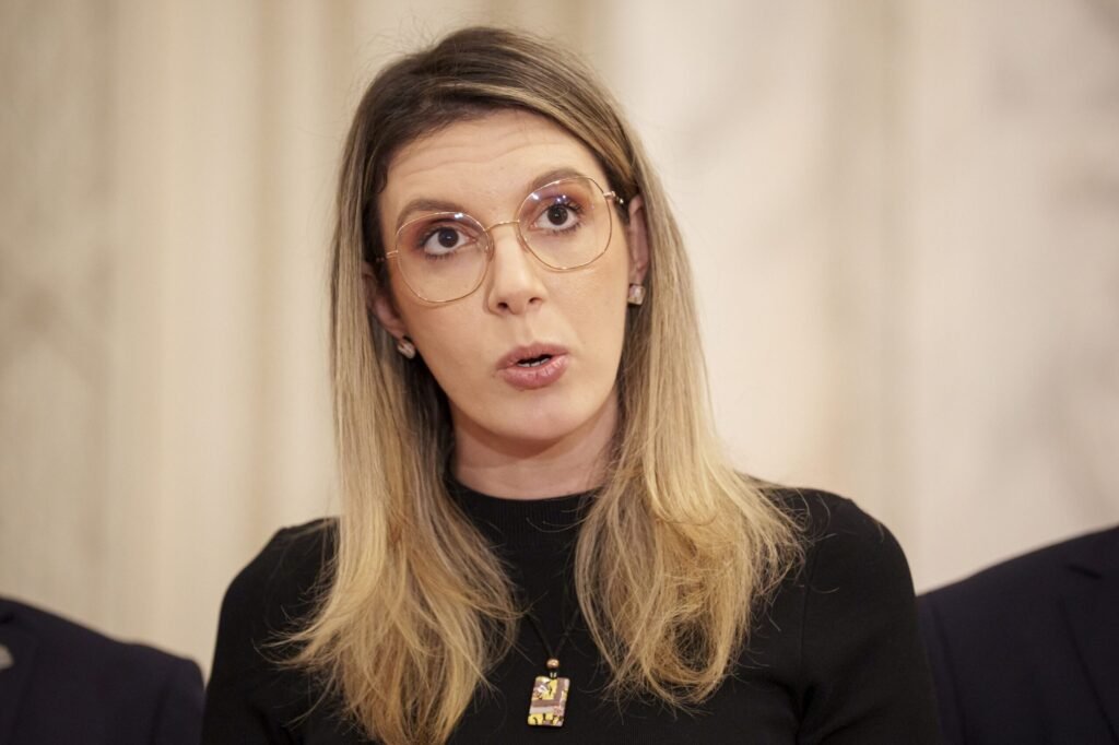 „Munți de otravă”. Guvernul a găsit banii pentru a închide siturile toxice care îmbolnăvesc românii