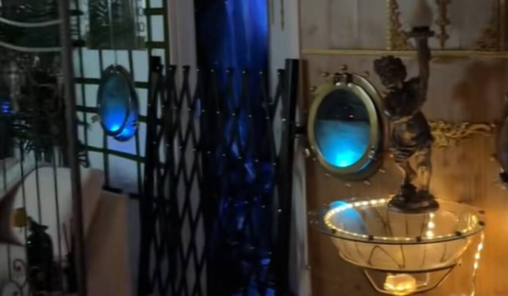 Imagine din apartamentul inspirat din Titanic