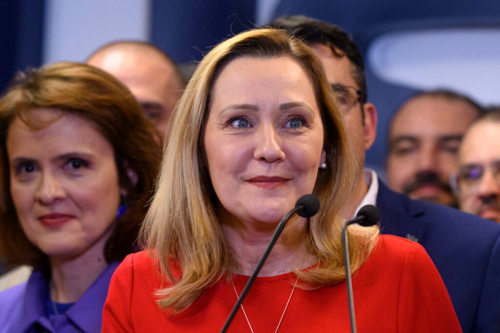 „Nu regret că am dat acele poze. Nu am spus niciodată că sunt reale"