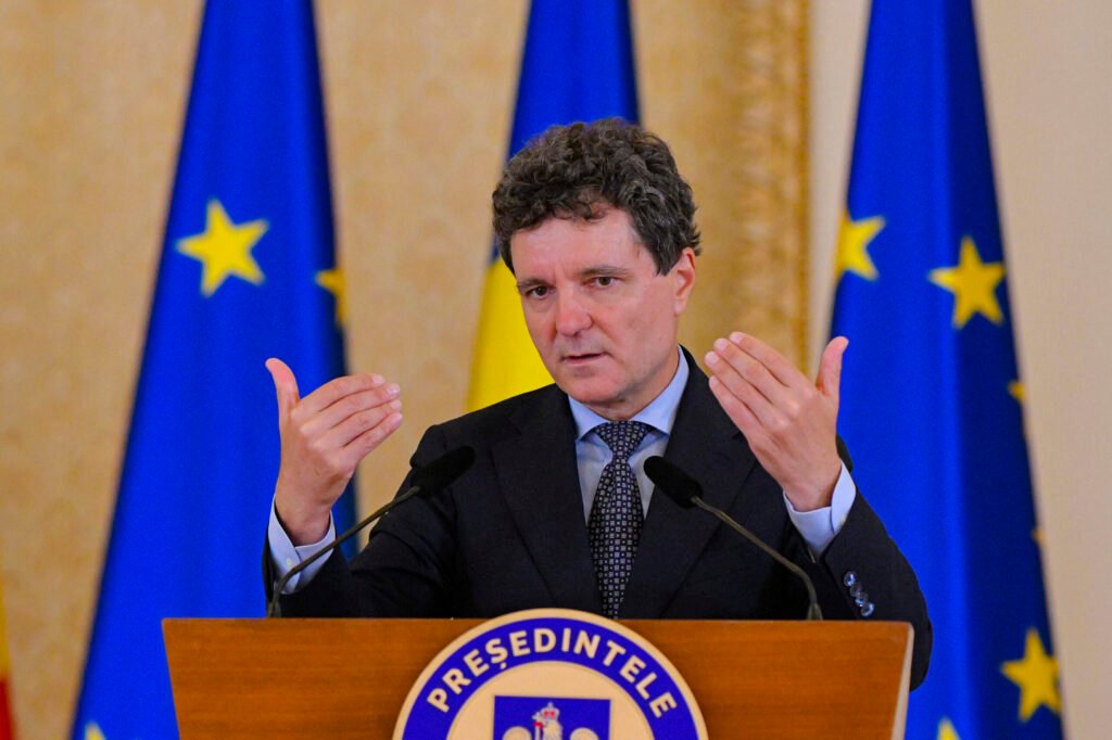 „Românii au făcut sacrificii în ultimii ani, traversând crize pe care nu ei le-au provocat” / Coaliția va continua în forma actuală „Românii au făcut sacrificii în ultimii ani, traversând crize pe care nu ei le-au provocat” / Coaliția va continua în forma actuală