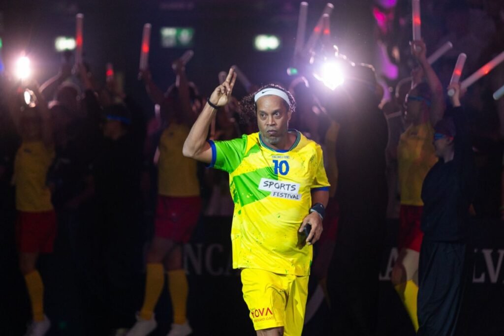 „Și dacă va face clătite, Ronaldinho va umple stadionul din Copou!” „Și dacă va face clătite, Ronaldinho va umple stadionul din Copou!”
