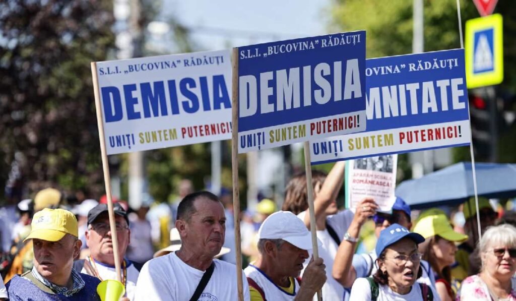 Mai mulți profesori din Rădăuți cer demisia ministrului Educației