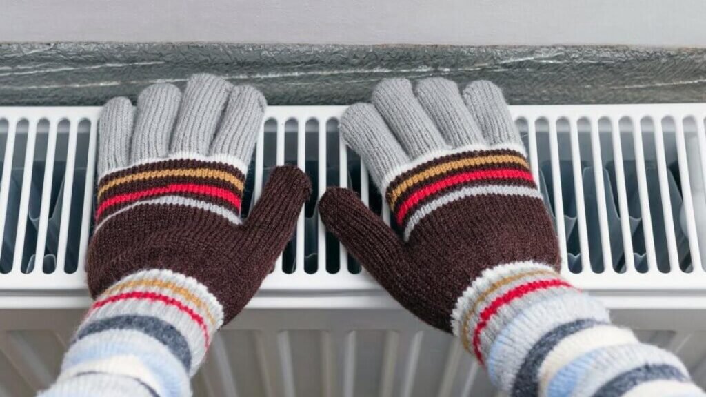 Anunțul Termoenergetica. Când va fi căldură în locuințele bucureștenilor. Zone cu probleme în furnizarea agentului termic