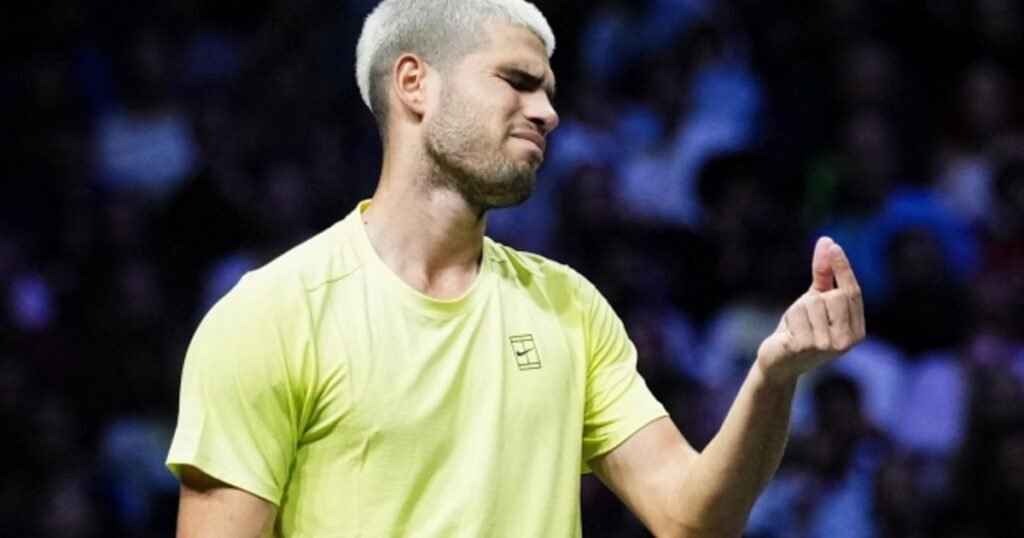 Cutremur în tenis: Carlos Alcaraz, eliminat în primul tur la Mastersul de la Paris. Spaniolul poarte pierde locul 1 ATP