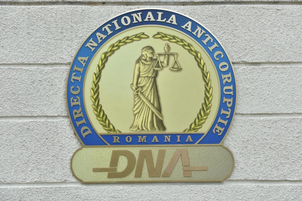 DNA la Direcția Antifraudă București, angajați anchetați pentru luare de mită