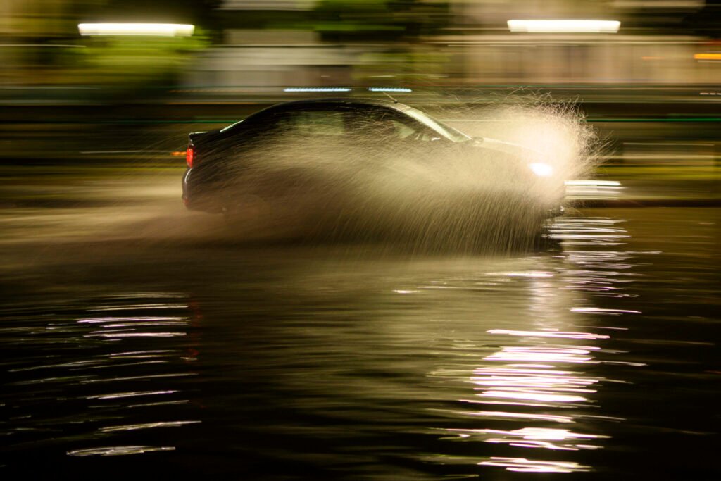 Efectele ciclonului care a lovit România: Case inundate și copaci căzuți în București, Ilfov și Giurgiu