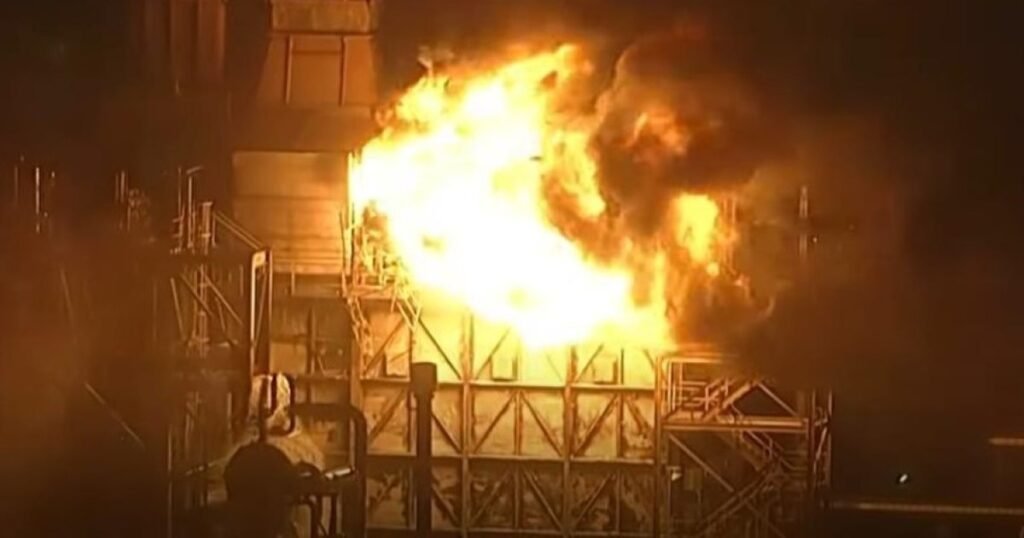 Explozie și incendiu la cea mai mare rafinărie de pe coasta de vest a SUA, la câţiva kilometri de aeroportul din Los Angeles Explozie și incendiu la cea mai mare rafinărie de pe coasta de vest a SUA, la câţiva kilometri de aeroportul din Los Angeles
