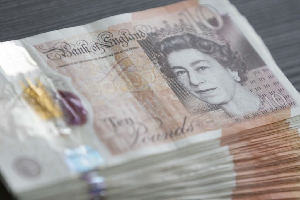 Irlanda va plăti până la 10.000 de euro familiilor de imigranți care își retrag cererile de azil Irlanda va plăti până la 10.000 de euro familiilor de imigranți care își retrag cererile de azil