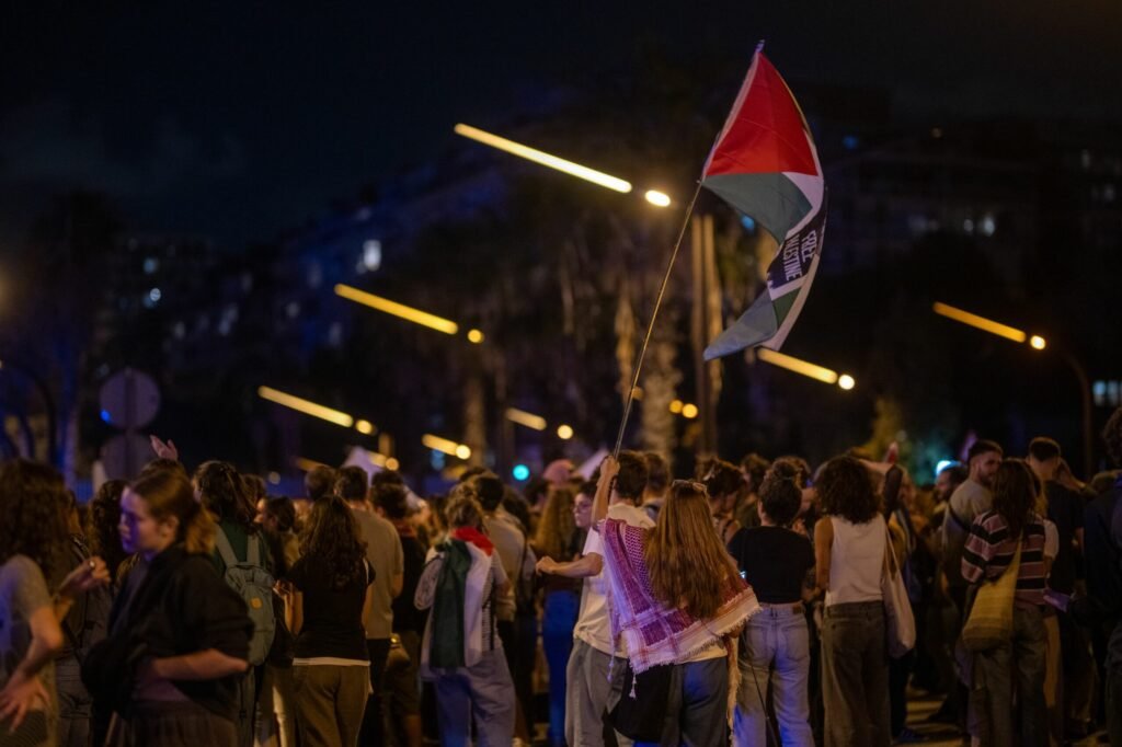 Mii de manifestanți s-au adunat în Franța pentru a-și exprima sprijinul față de flotila pentru Gaza