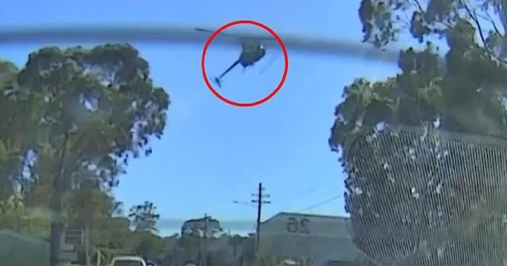 Momentul în care un elicopter se prăbușește peste o mașină, în Australia Momentul în care un elicopter se prăbușește peste o mașină, în Australia